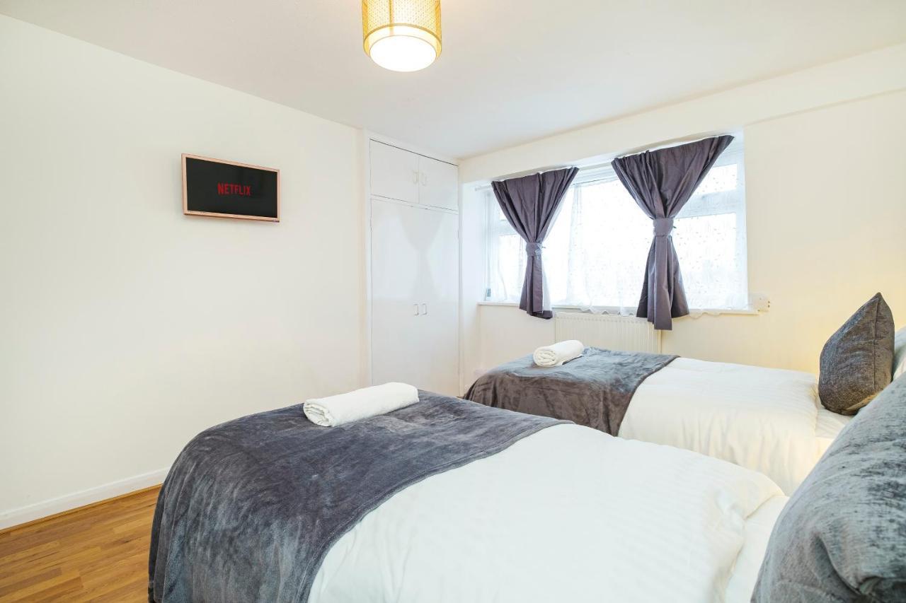 Spacious 3 Bed 1 Bath Hse W Guest Toilet W Parking Near Excel - E16 Λονδίνο Εξωτερικό φωτογραφία