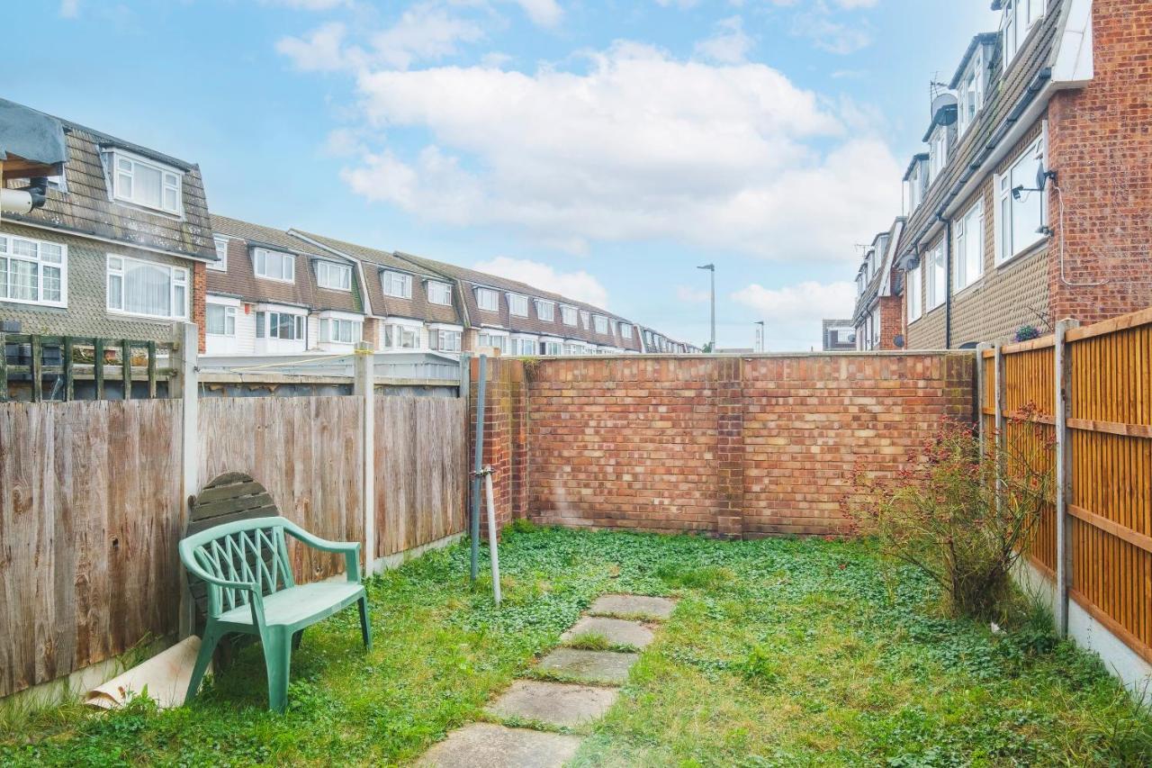 Spacious 3 Bed 1 Bath Hse W Guest Toilet W Parking Near Excel - E16 Λονδίνο Εξωτερικό φωτογραφία